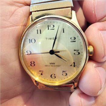 Vintage Mens TIMEX Water Resistant Quartz Stainless Steel Wrist Watch