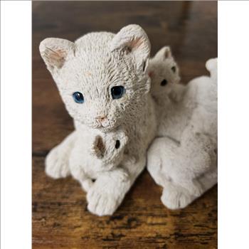 Stone Critters VTG Blue Eyed Mama Cat with Kittens Figurine