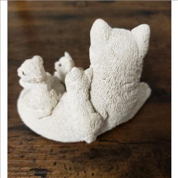 Stone Critters VTG Blue Eyed Mama Cat with Kittens Figurine