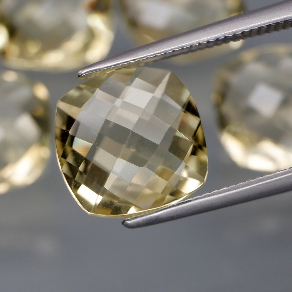 No Reserve VS Natural Yellow Quartz Cushion Cut Loose Gemstone