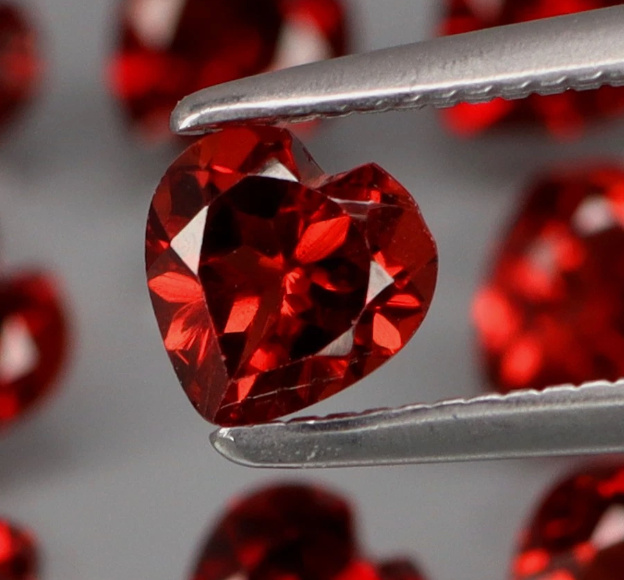 No Reserve VVS Natural Garnet Heart Cut Loose Gemstone