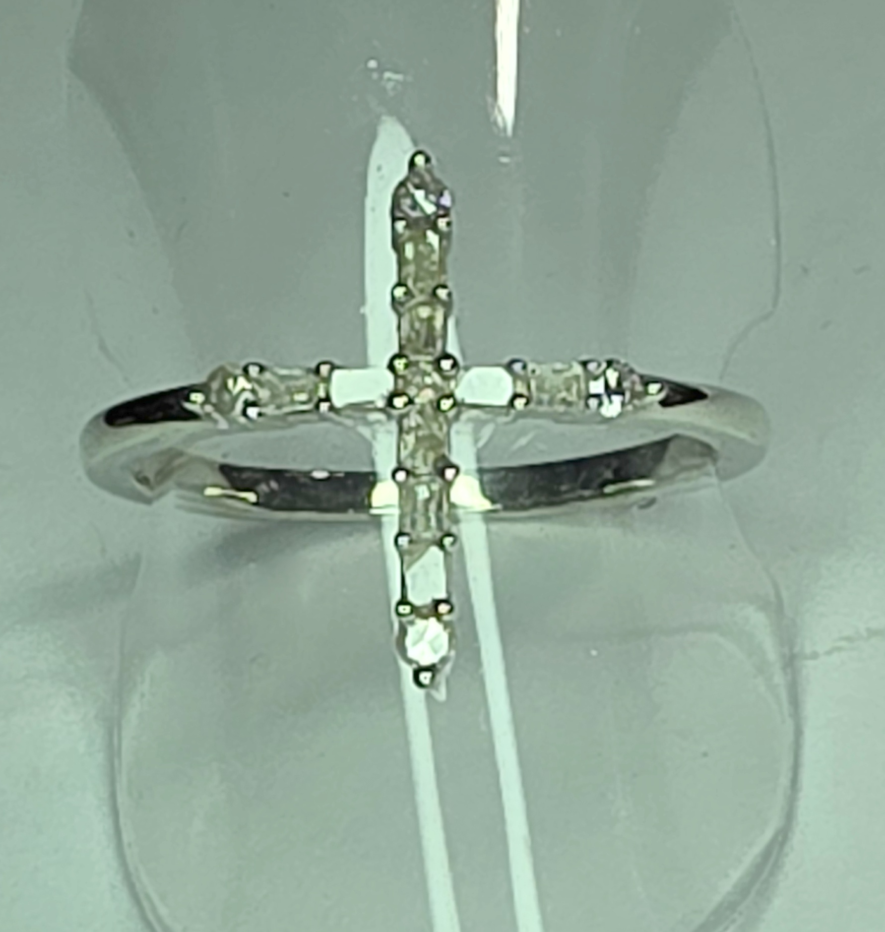 No Reserve .25 ct Natural Diamond Cross Ring Size 7