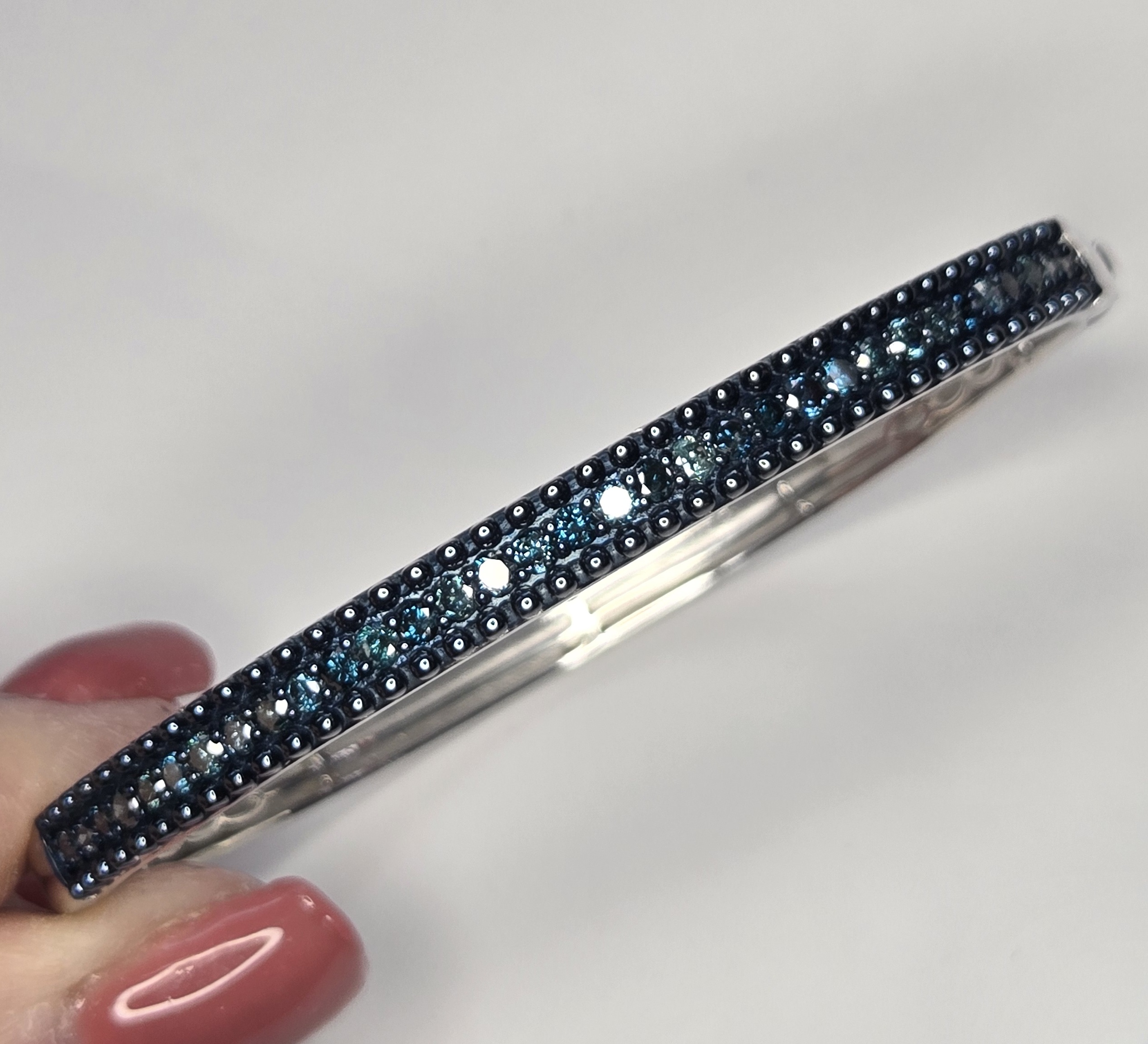 No Reserve 1.55 ct Natural Blue Diamond Bangle Bracelet