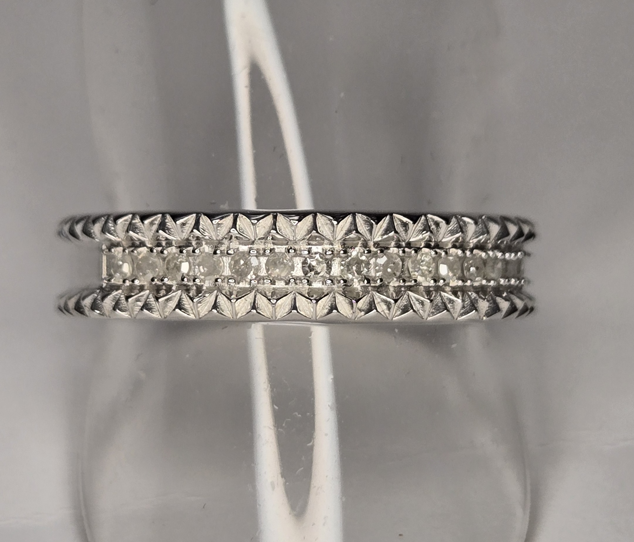 No Reserve .17 ct Natural Diamond Anniversary Ring Size 9