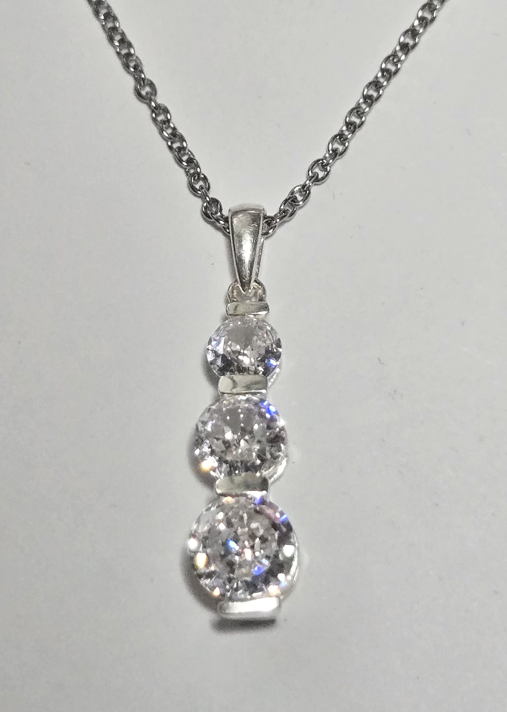 No Reserve Simulated Diamond 3 Stone Pendant & Chain Necklace