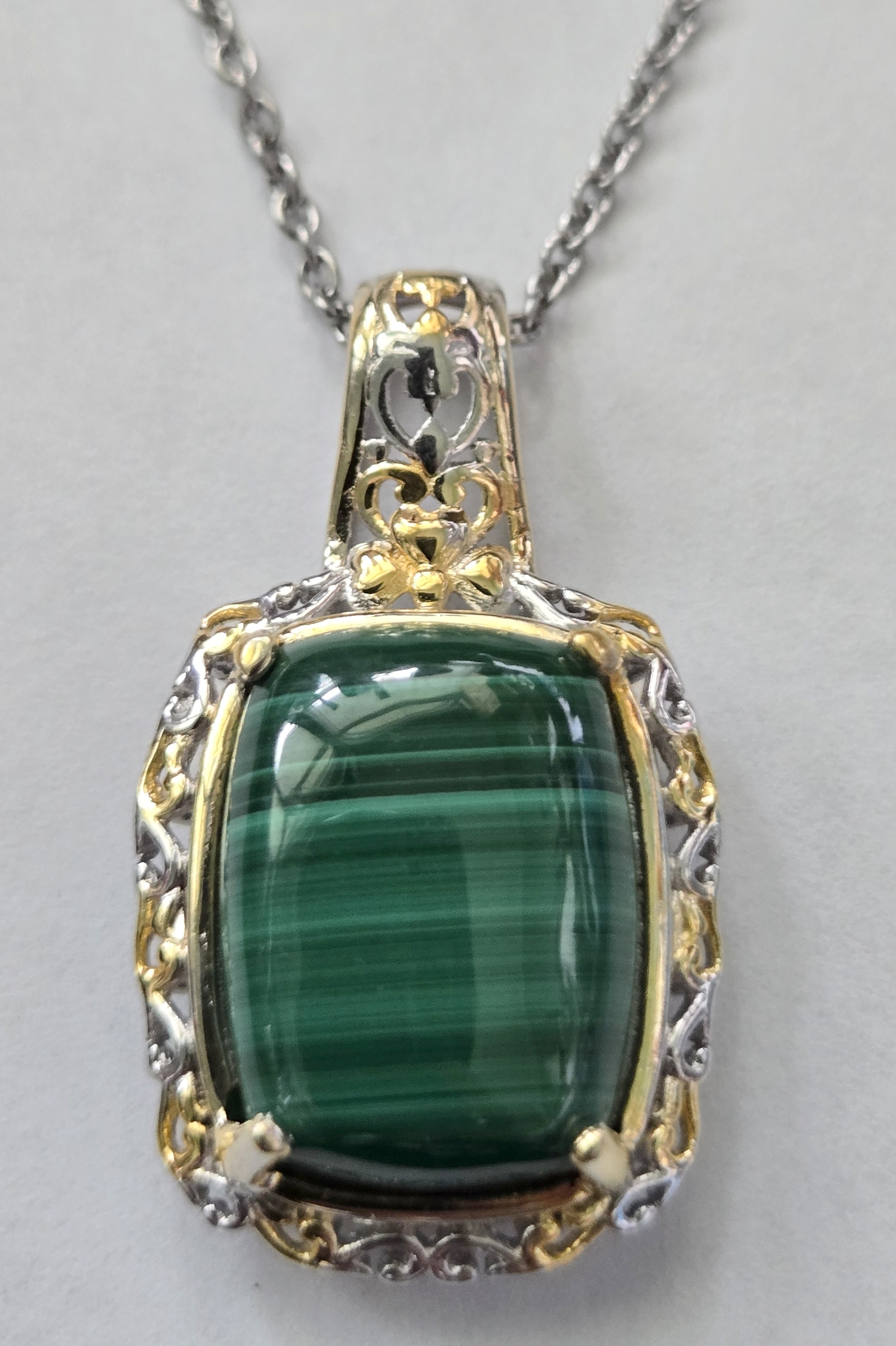 No Reserve Natural Malachite Pendant & Chain Neckace