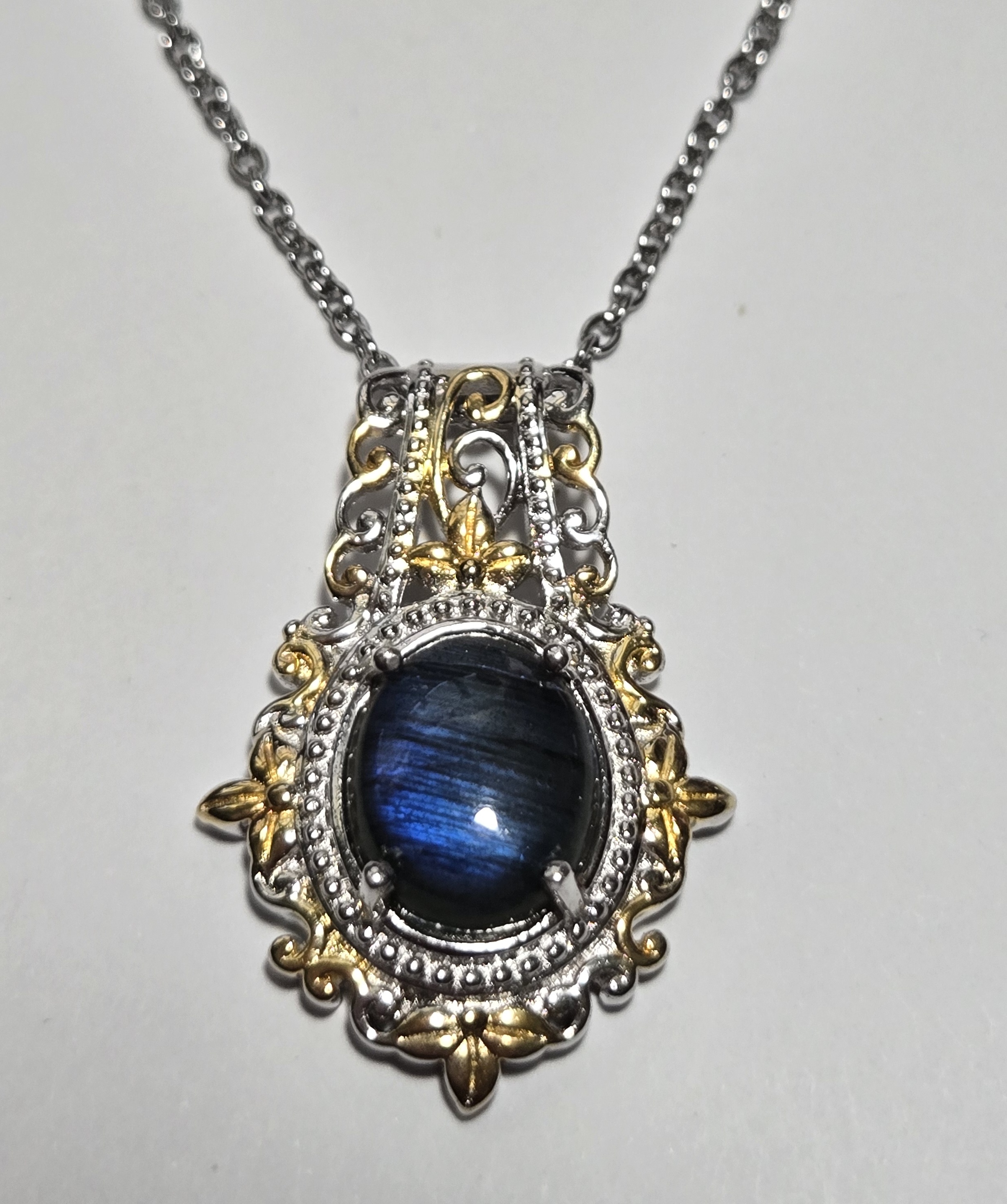 No Reserve Natural Labradorite Pendant & Chain Necklace
