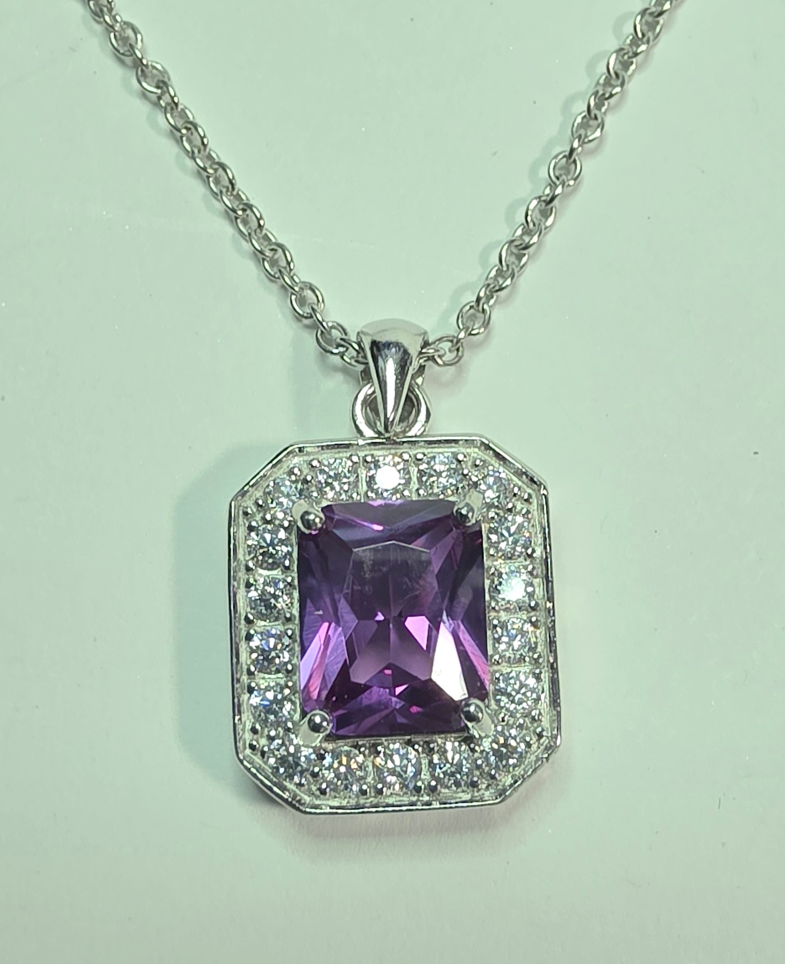No Reserve Similated Alexanderite & Diamond Pendant & Chain Necklace 