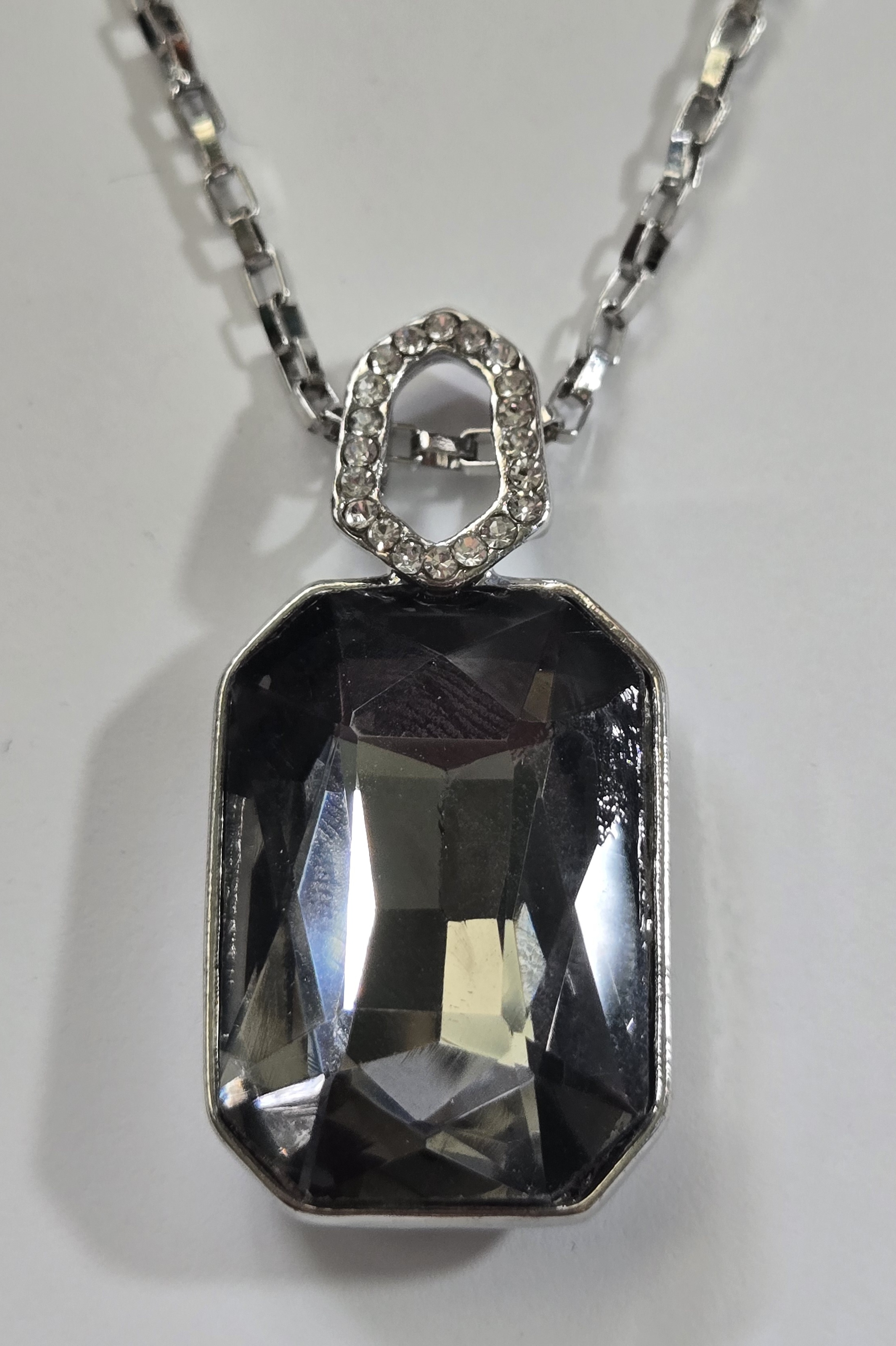 No Reserve Austrian Crystal Pendant & Chain Necklace