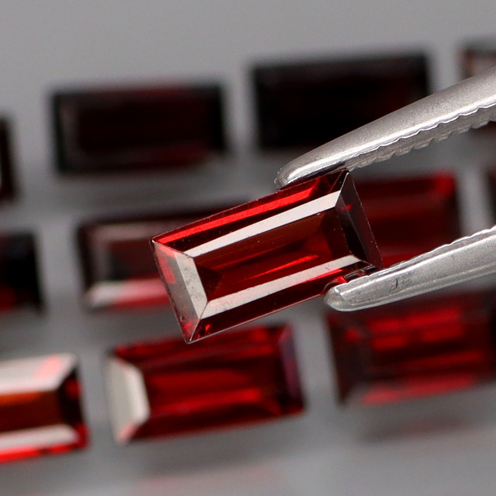 No Reserve VVS Natural Mozambique Garnet Baguette Cut Loose Gemstone