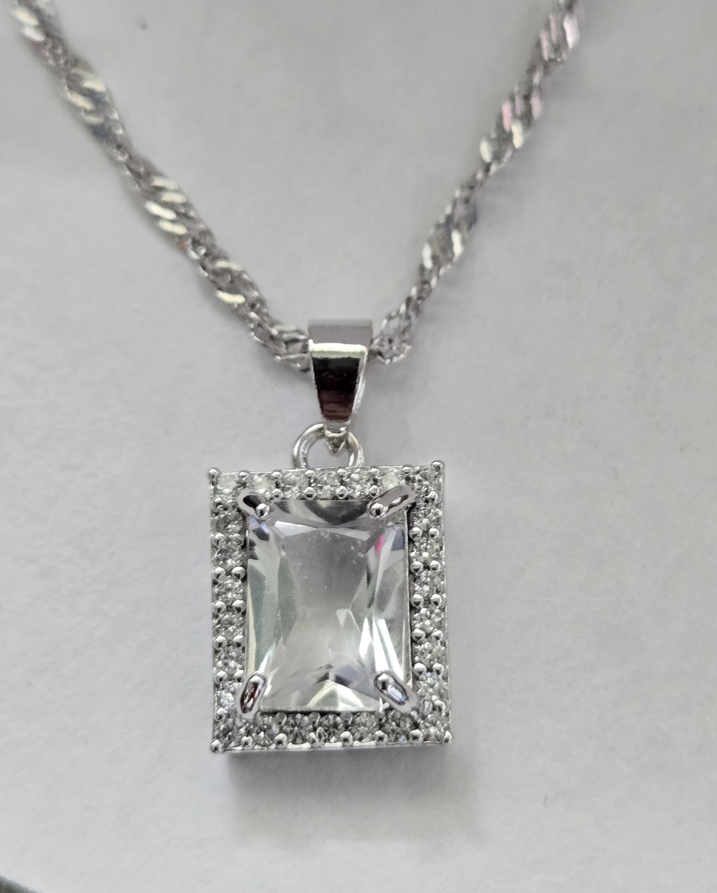 No Reserve Simulated Diamond Pendant & Chain Necklace