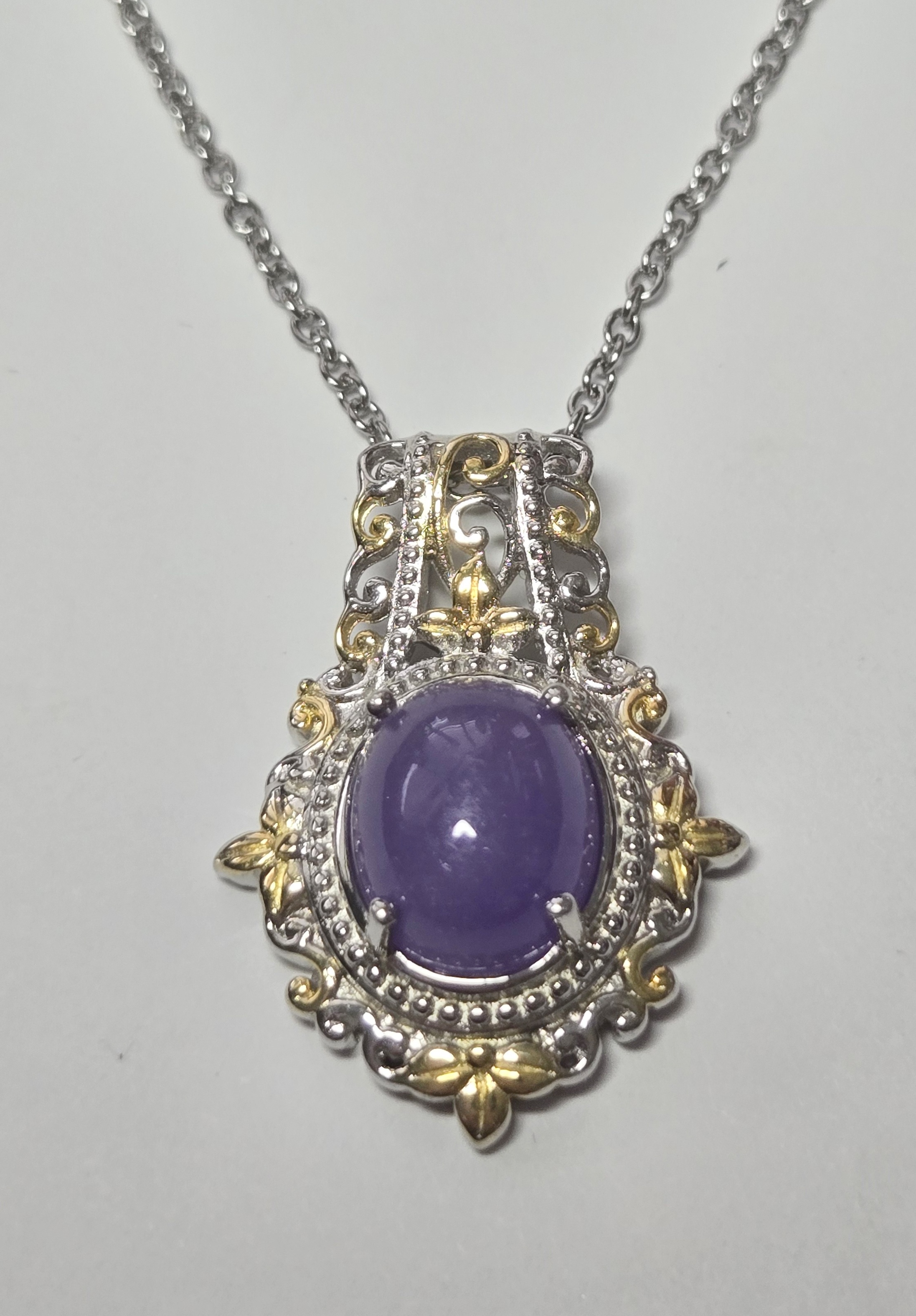 No Reserve .Natural Purple Jade Pendant & Chain Necklace