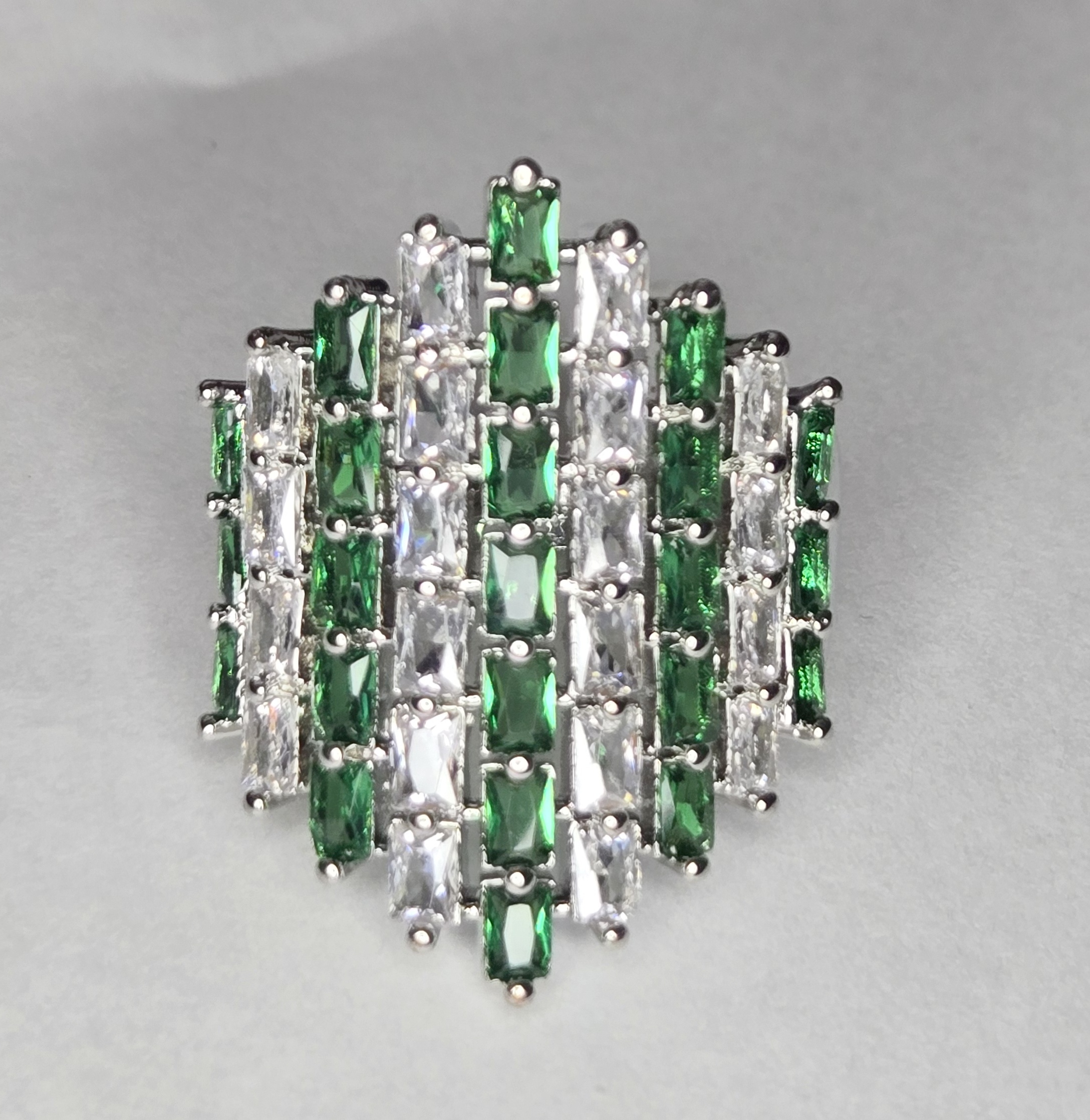 No Reserve Ermerald & Zircon Ring Size 7