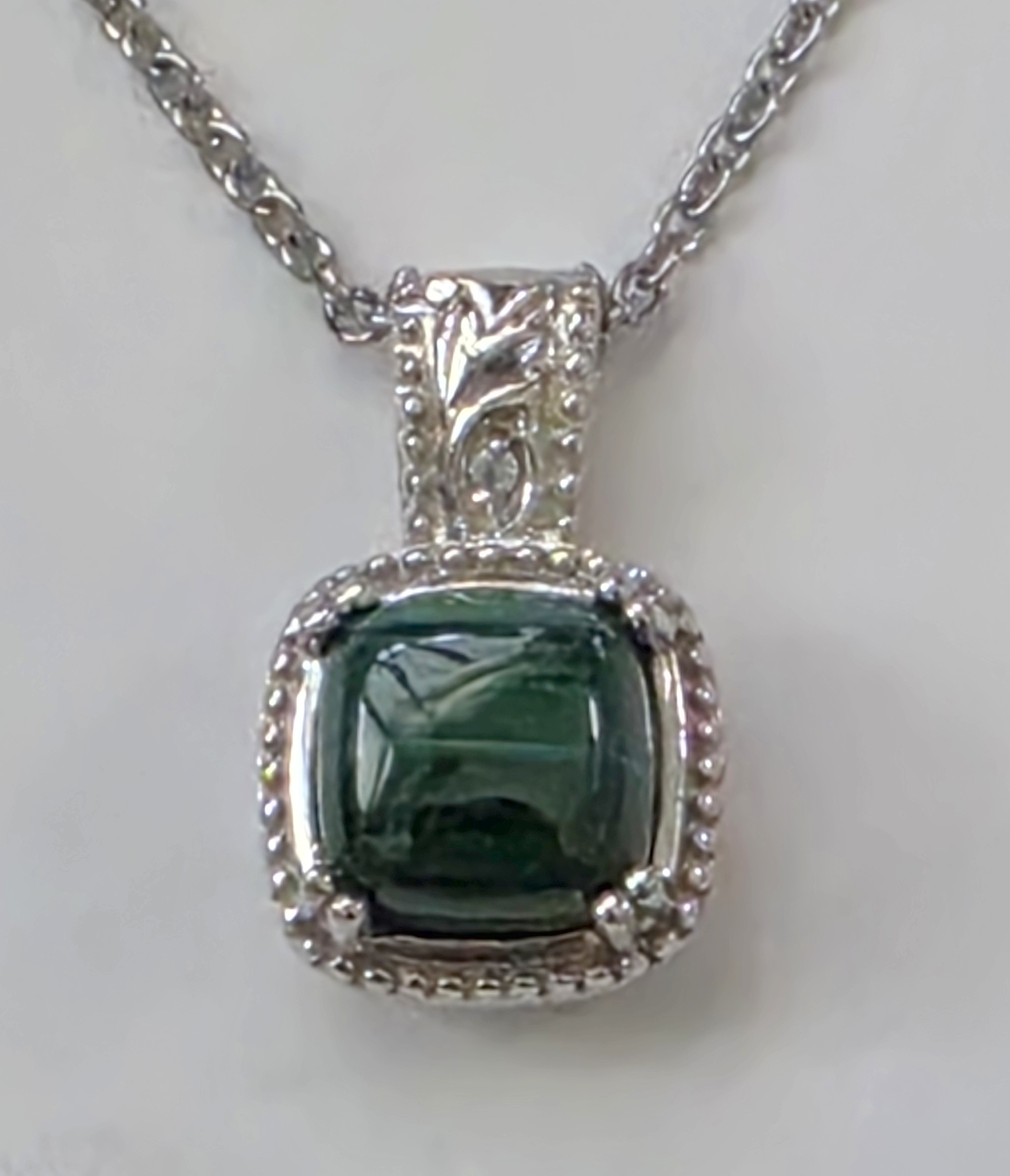 No Reserve Natural Malachite Pendant & Chain Necklace