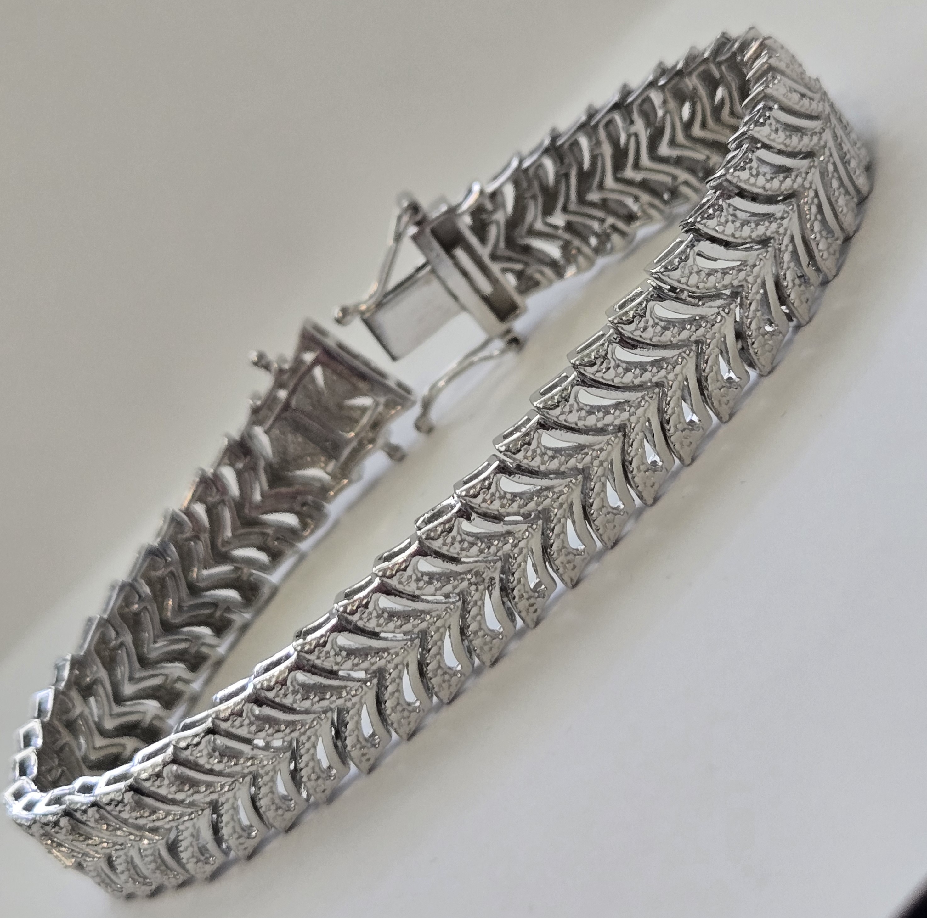 No Reserve Natural Diamond Tennis Bracelet