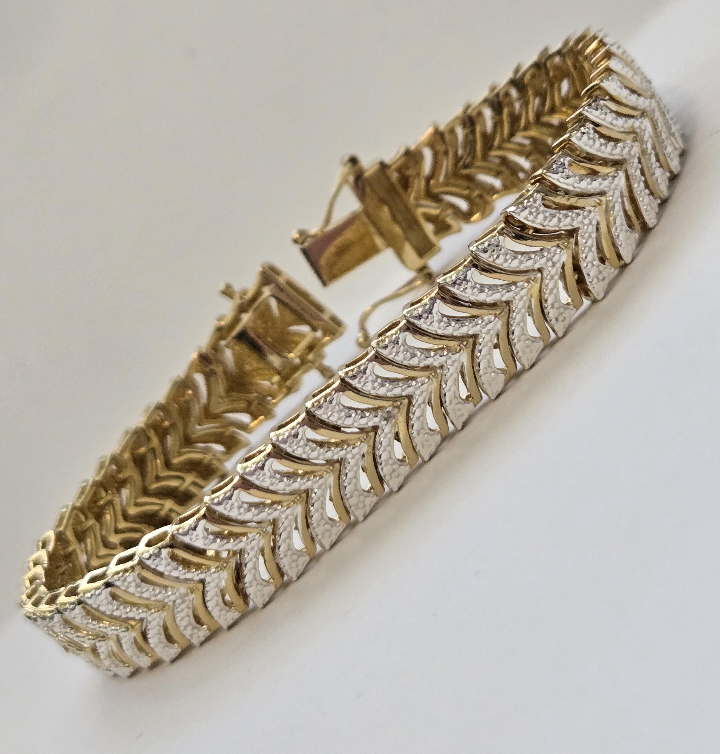 No Reserve Natural Diamond Tennis Bracelet