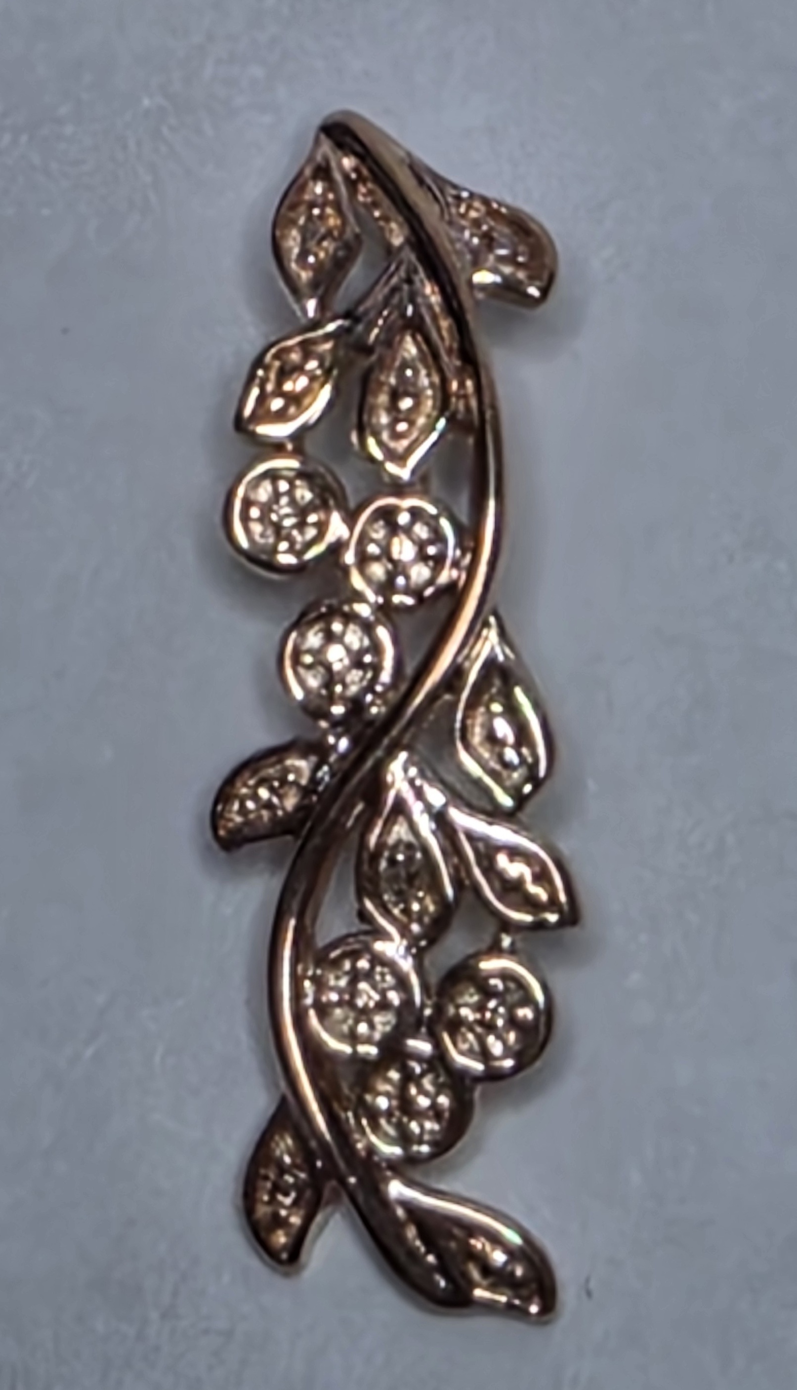 No Reserve Natural Diamond Pendant 