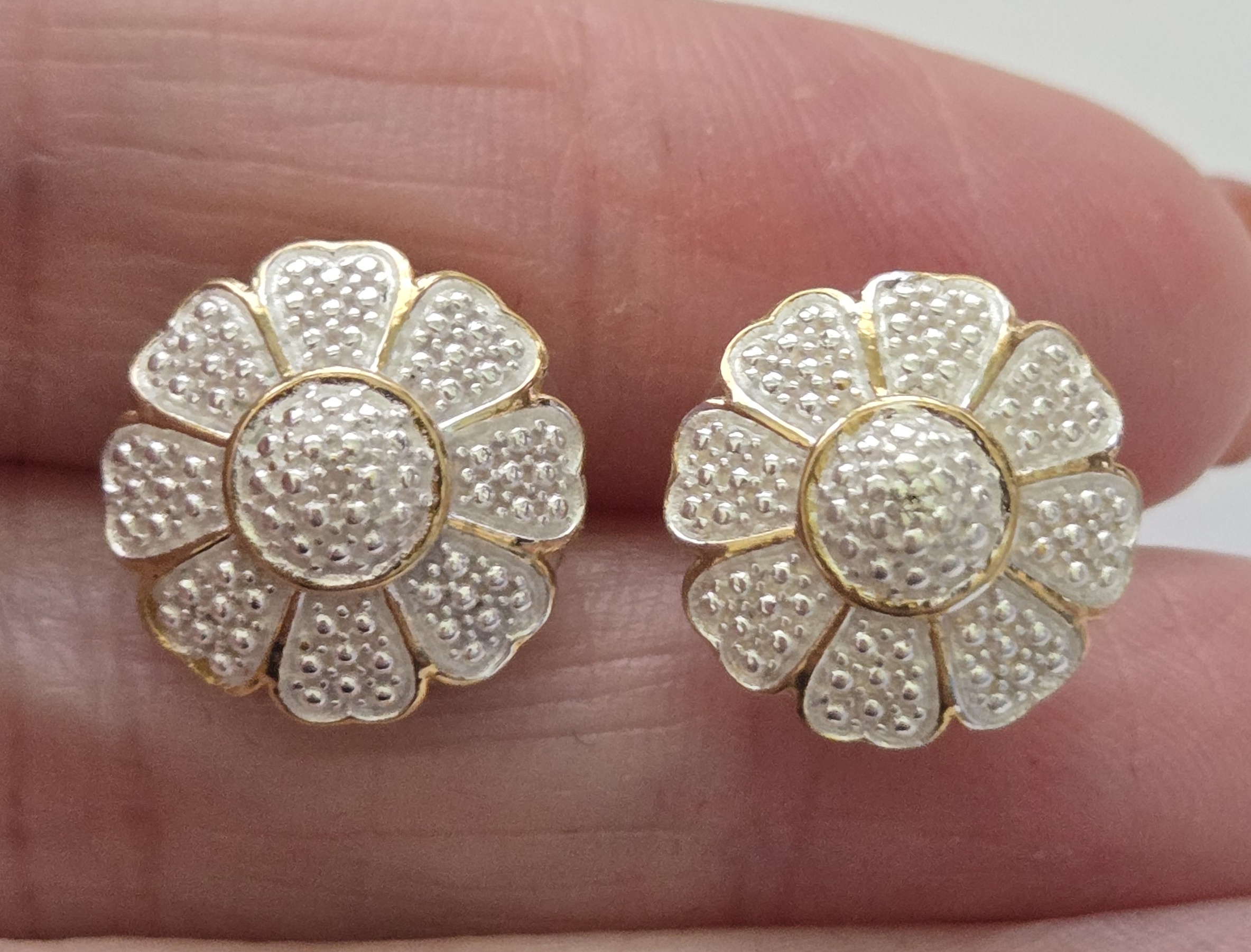No Reserve Natural Diamond  Flower Stud Earrings