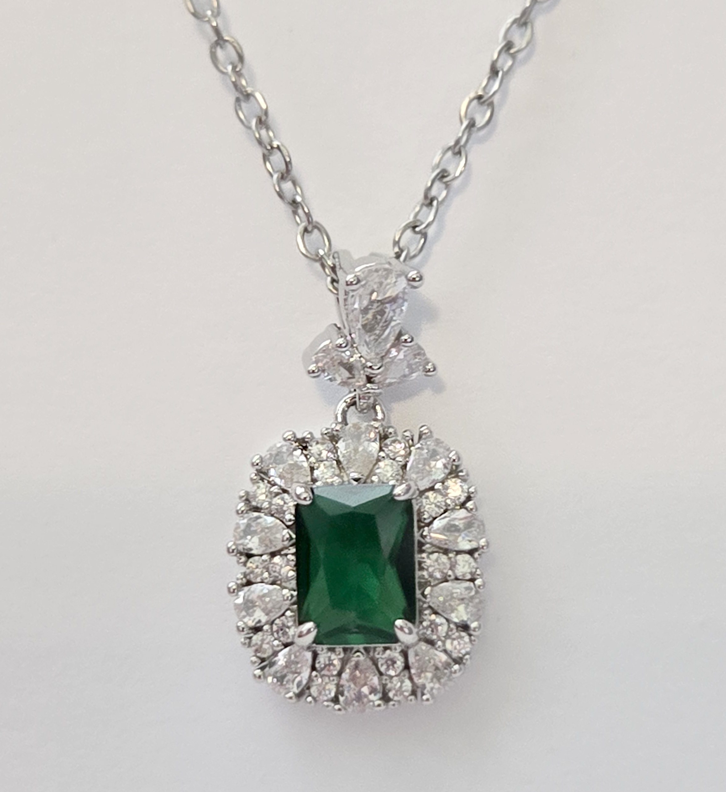 No Reserve Emerald & Zircon Pendant & Chain Necklace