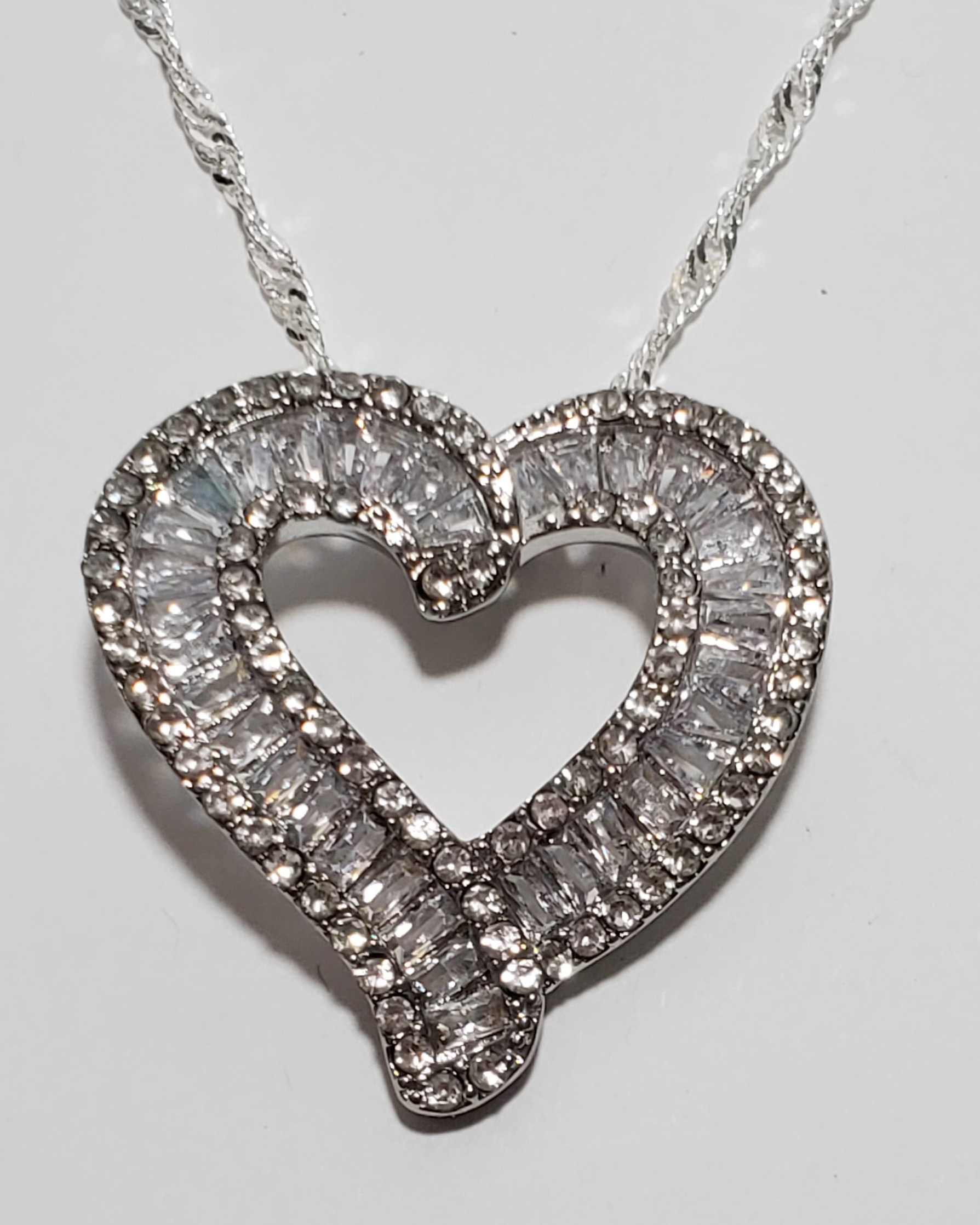 No Reserve Simulated Diamond Heart Pendant & Chain Necklace Property Room