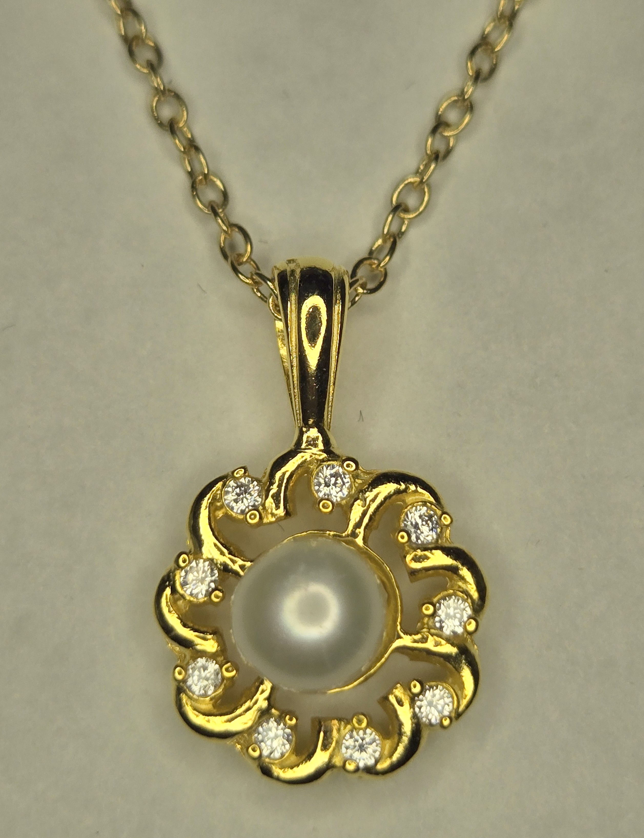 No Reserve Natural Freshwater Pearl & Zircon Pendant & Chain Necklace