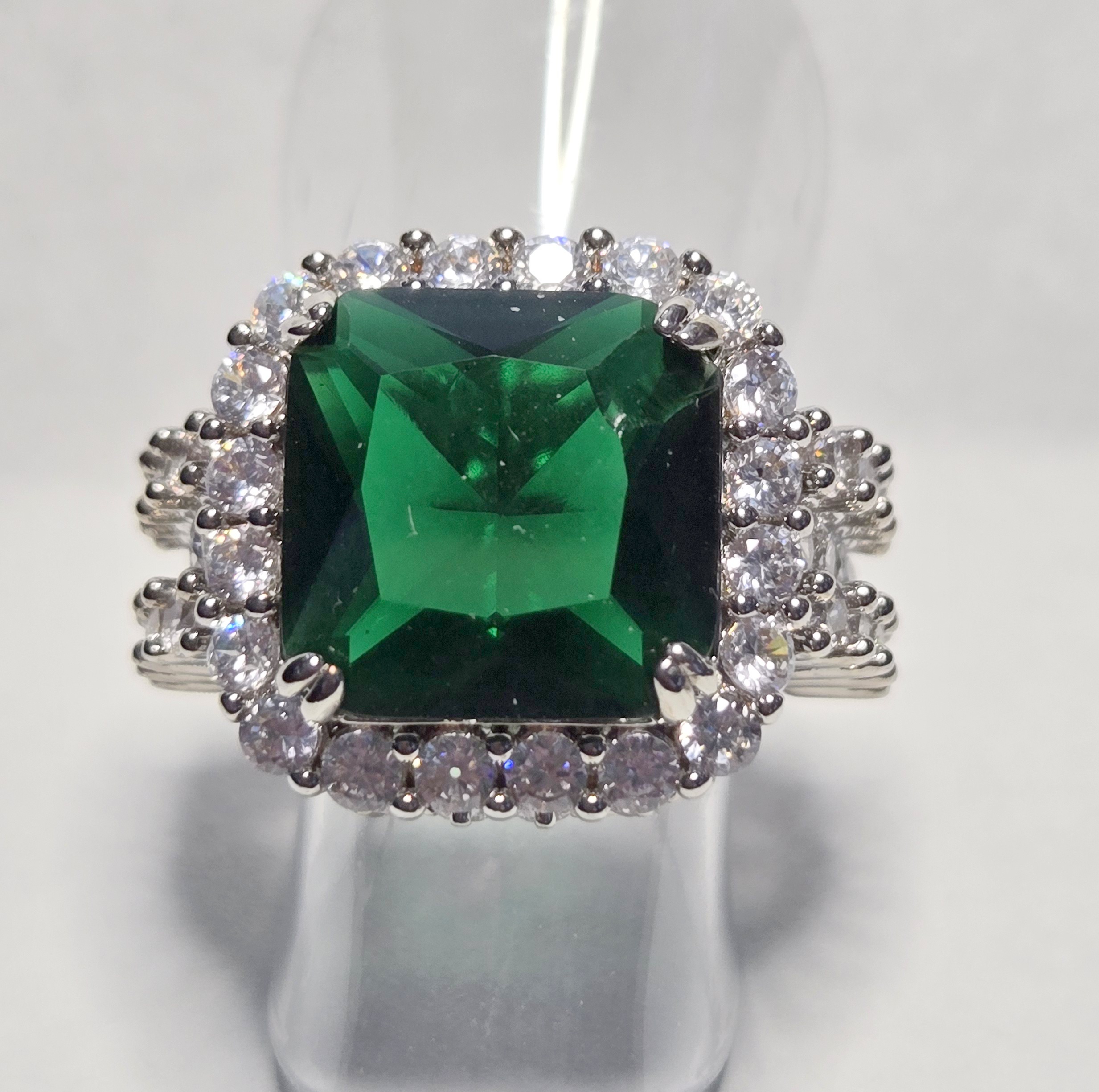 No Reserve Emerald & ZIrcon Rng Size 7