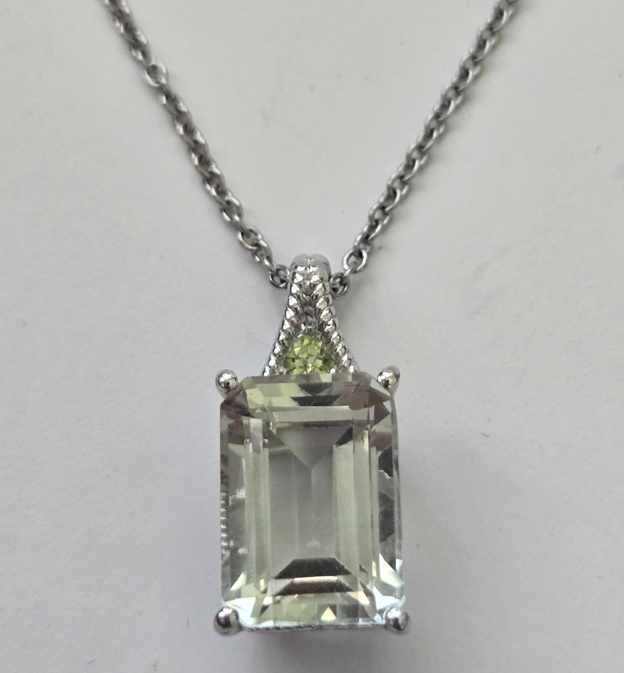 No Reserve Natural Prasiolite (Green Amethyst)  & Peridot Pendant & Chain Necklace
