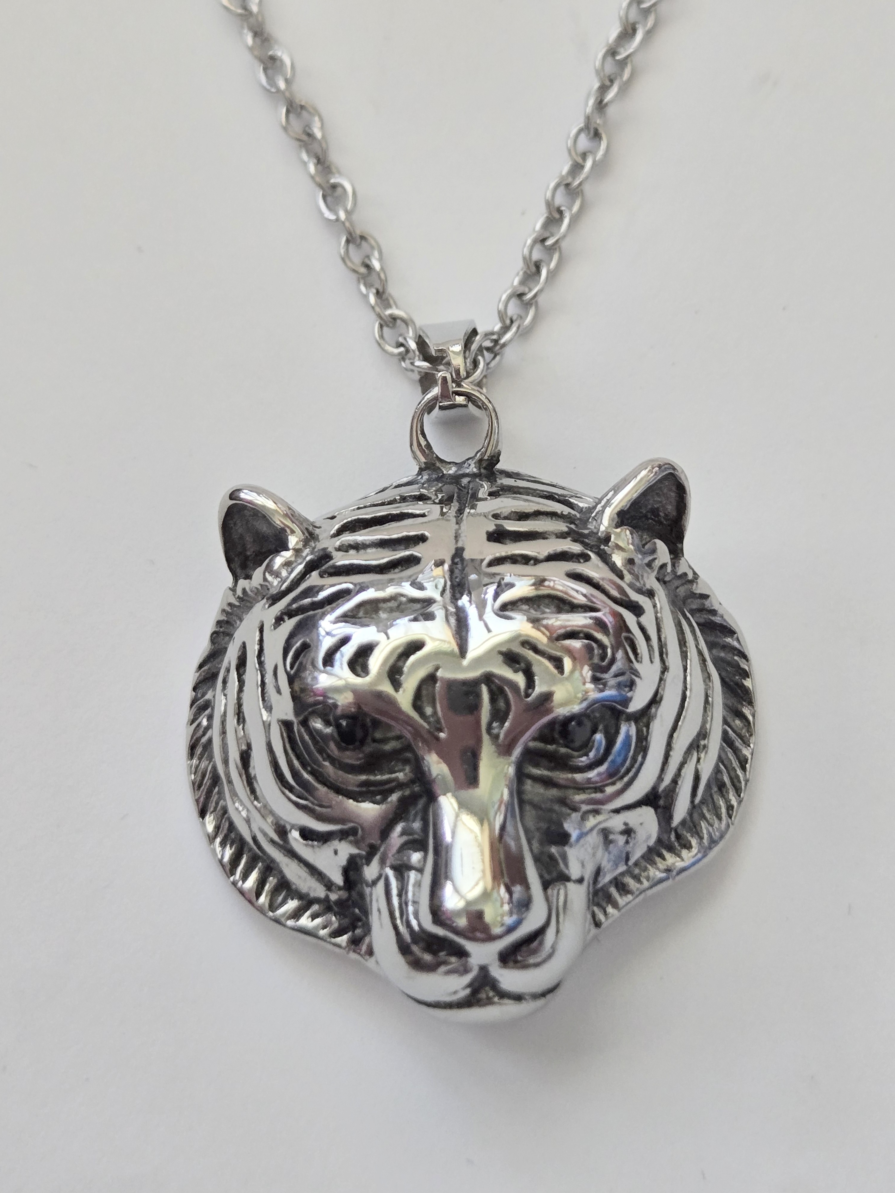 No Reserve Simulated Black Diamond 3D Tiger Pendant & Chain Necklace