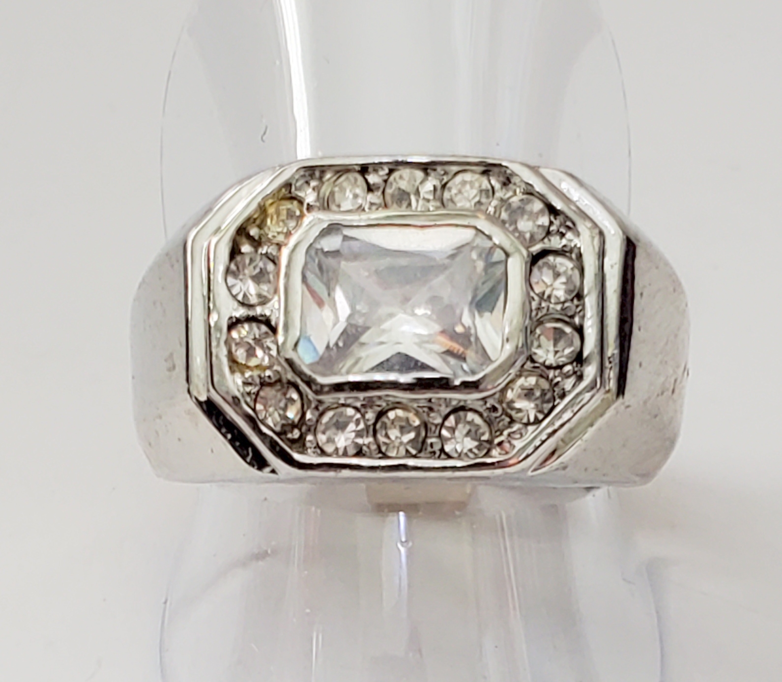 No Reserve Austrian Crystal Ring Size 9 Property Room