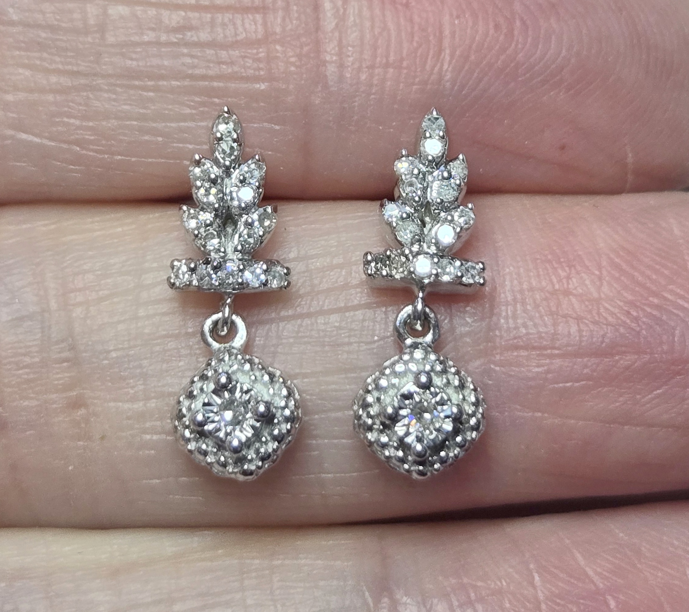 No Reserve .35 ct Natural Diamond Dangle Earrings