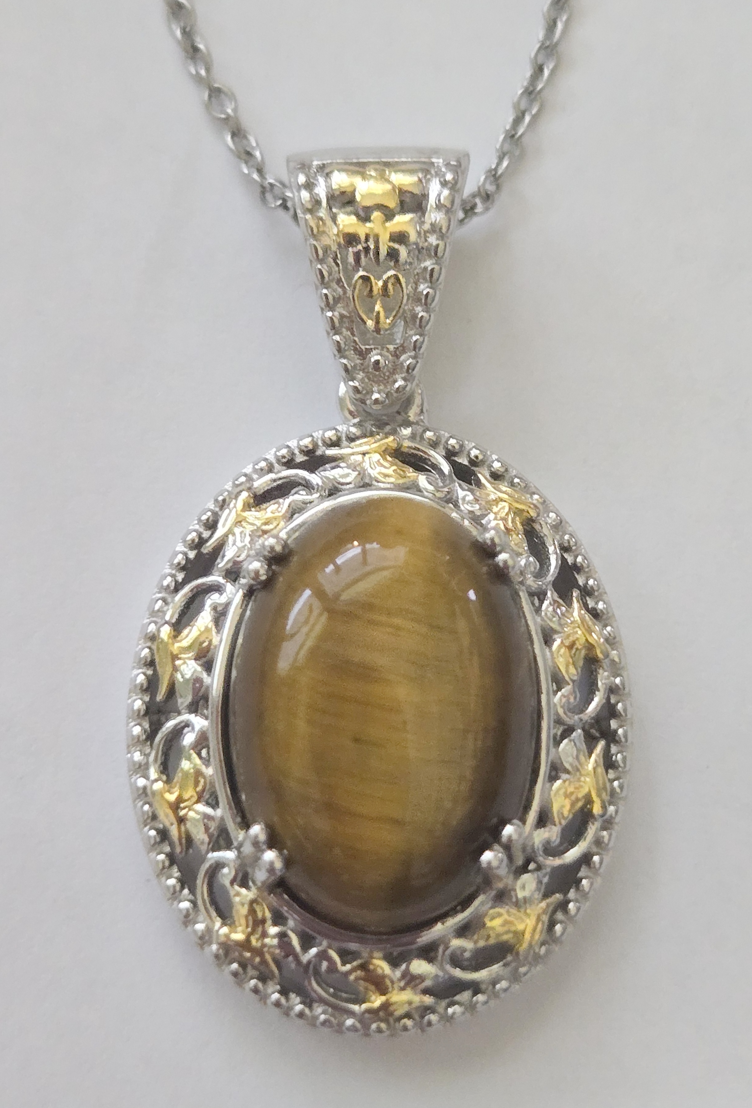 No Reserve Natural Tigers Eye Pendant & Chain Necklace
