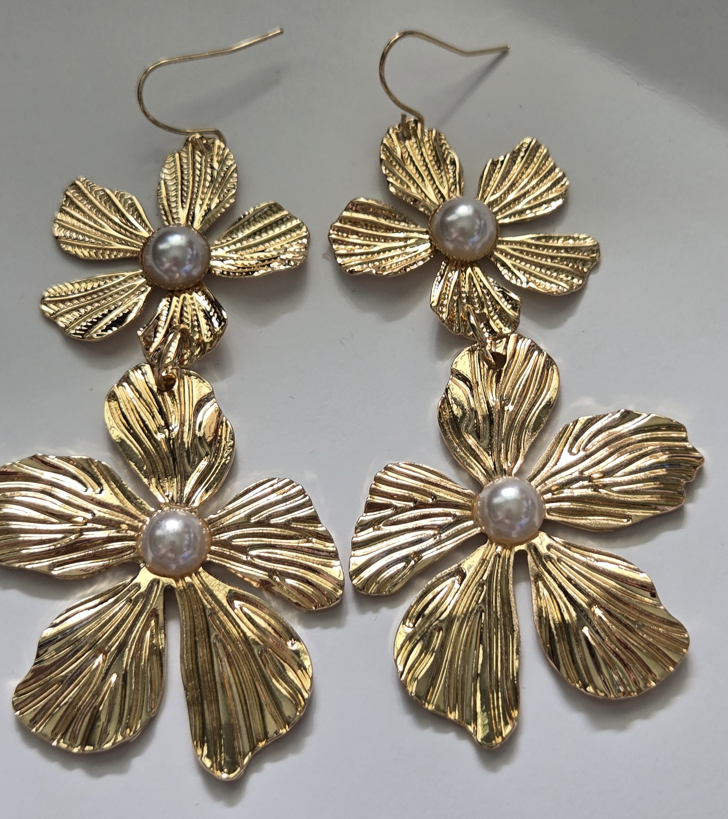 No Reserve Pearl Beaded Flower Earrings