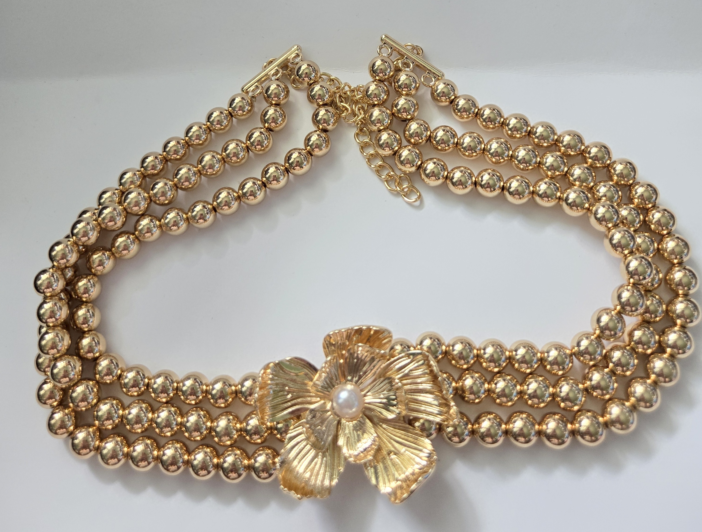 No Reserve Pearl Beaded Flower Necklace