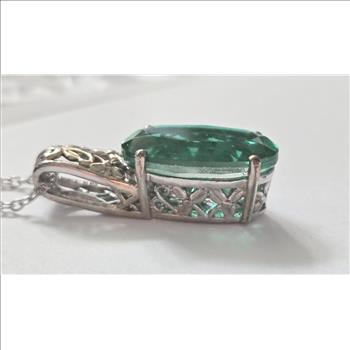 No Reserve Emerald Pendant & Chain Necklace
