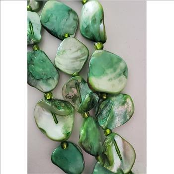 No Reserve Natural Green Shell Pearl  Necklace