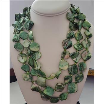 No Reserve Natural Green Shell Pearl  Necklace