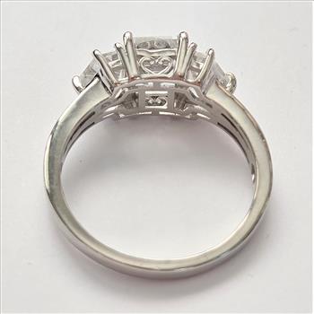No Reserve Simulated Diamond Ring Size 8