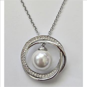 No Reserve White Shell Pearl Pendant & Chain Necklace