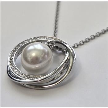 No Reserve White Shell Pearl Pendant & Chain Necklace