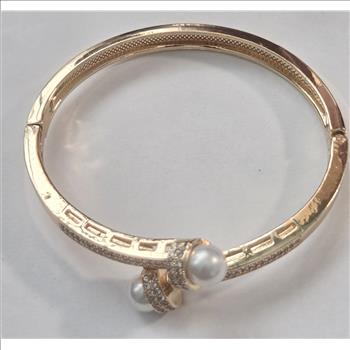 No Reserve Pearl & Austrian Crystal Bangle Bracelet 