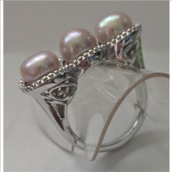 No Reserve Natural Freshwater Pearls Ring Size 6