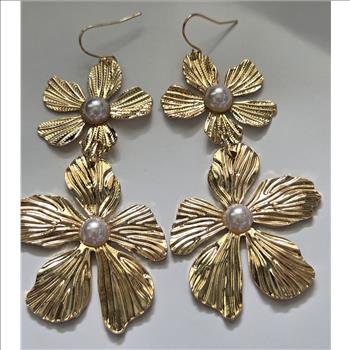 No Reserve Pearl Beaded Flower Earrings