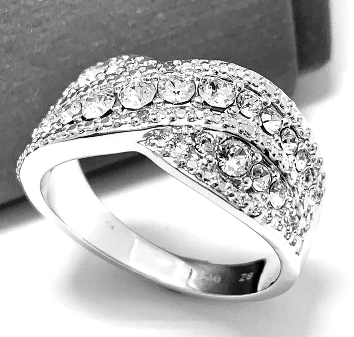 18k White Gold & Jewelry Bronze 1.50ctw White Crystal  Ring