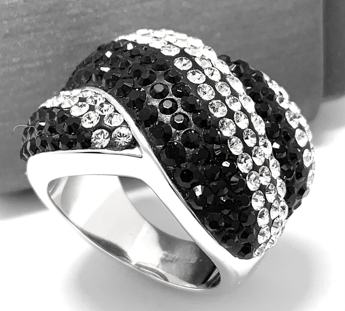 18k White Gold &  Jewelry Bronze 3.00ctw Black & White Natural Crystal   Ring