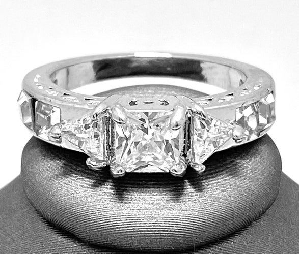 2.60ctw AAA+ grade White Cubic Zirconia Ring