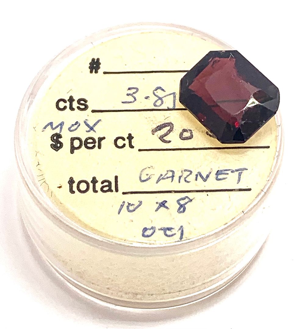 3.85ct Natural Garnet Loose Gemstone 10mm x 8mm