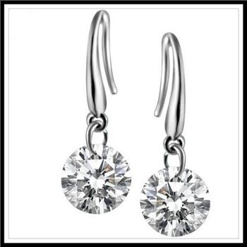 1.40ctw White Sapphire Set Of Necklace & Earrings