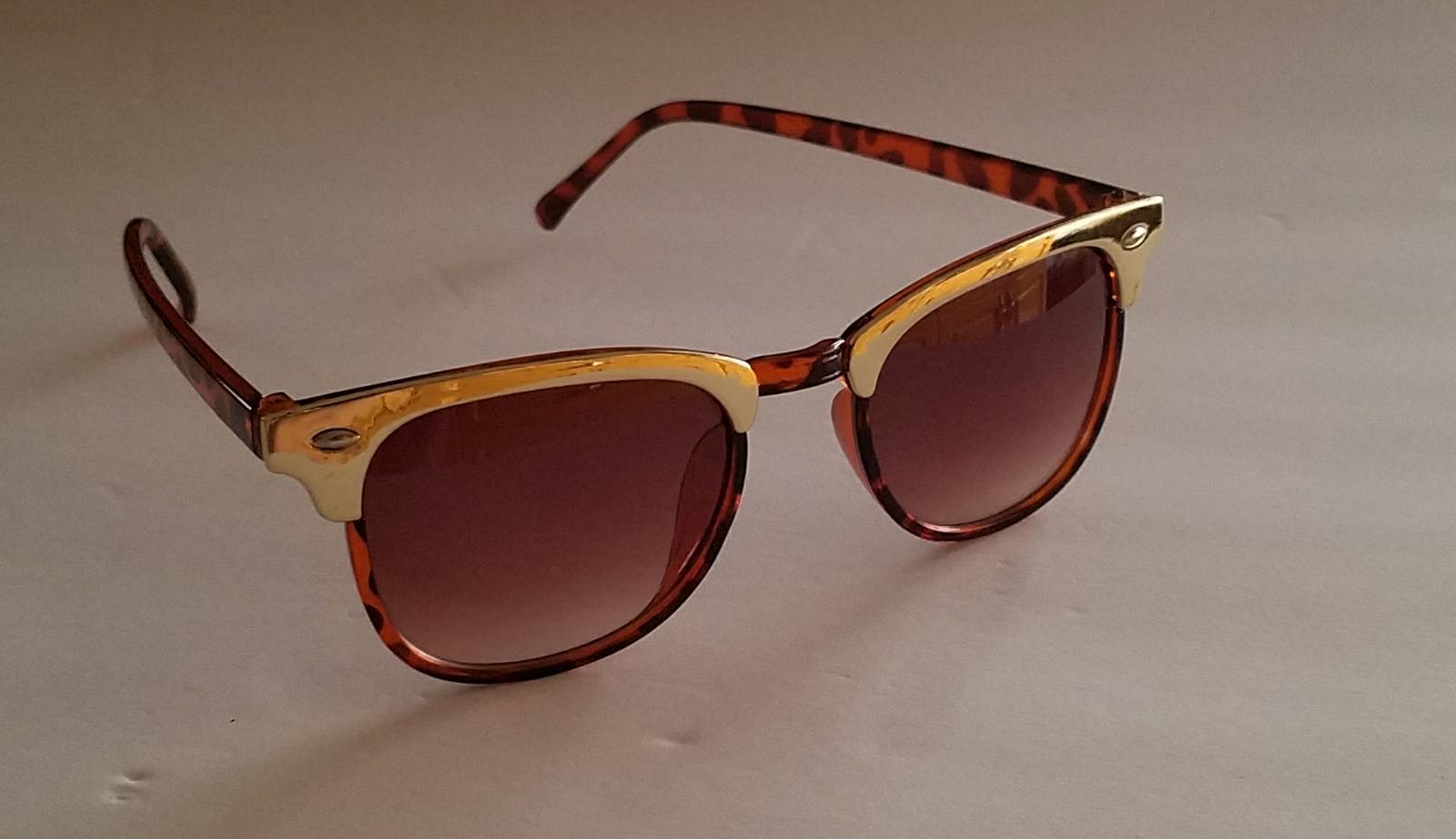 New Sunglasses Size Medium Property Room