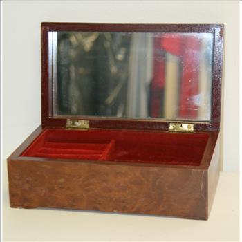 Beautiful Vintage Antique Jewelry Chest / Box Circa 1970´s