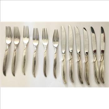 1847 Rogers Brothers Circa 1956 Flair Pattern Silverplate Flatware Set of 12 Pieces